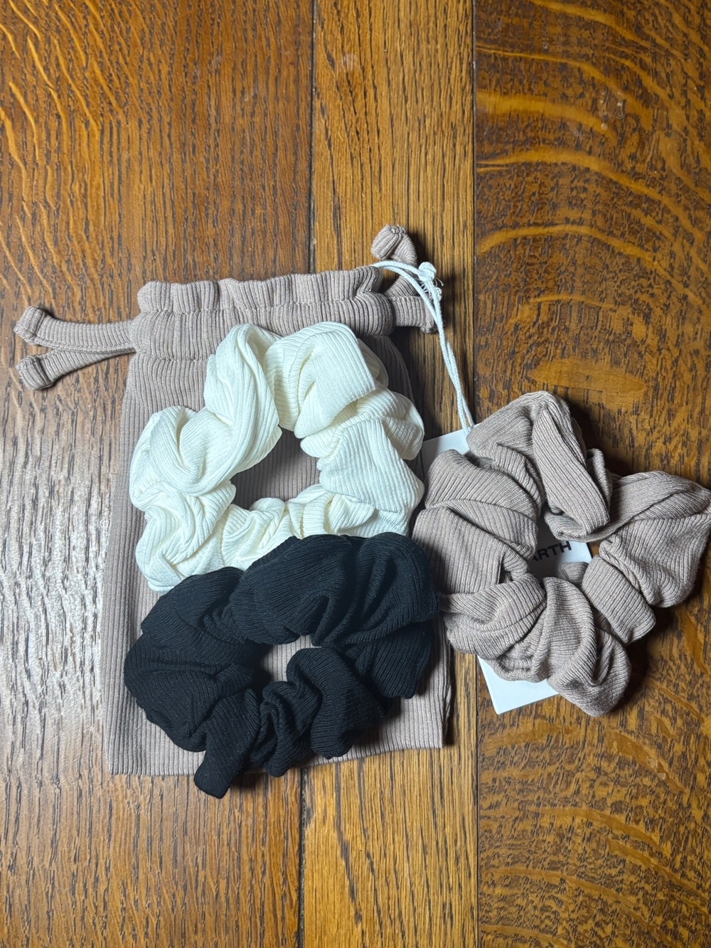 Cozy Earth Bamboo Rib Knit Scrunchies - pack of 3 - Brand new, never used